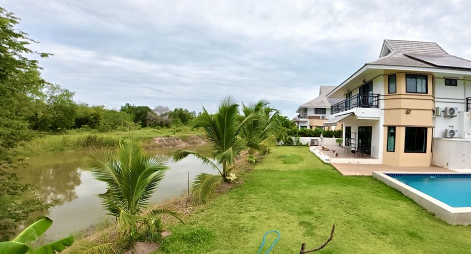 For sale 3 bedrooms villa in Hua Hin, Prachuap Khiri Khan