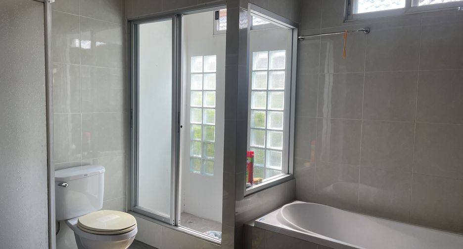 Haus zum Kauf mit 4 Zimmer in Bang Khae, Bangkok