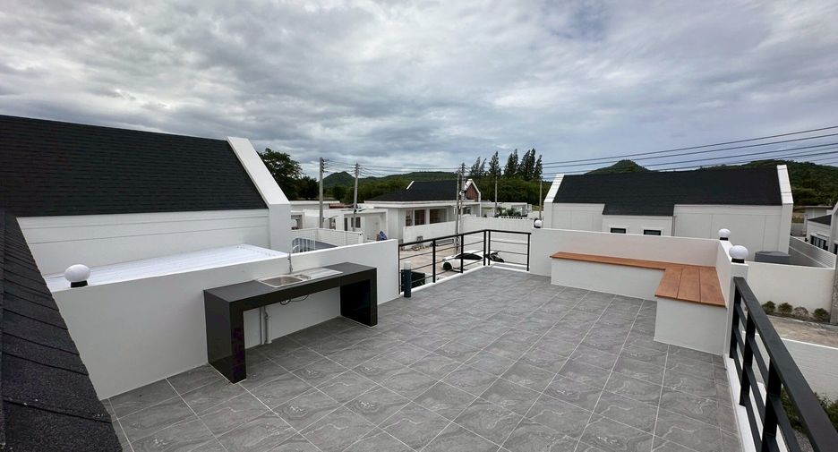 For rent 4 bedrooms villa in Hua Hin, Prachuap Khiri Khan