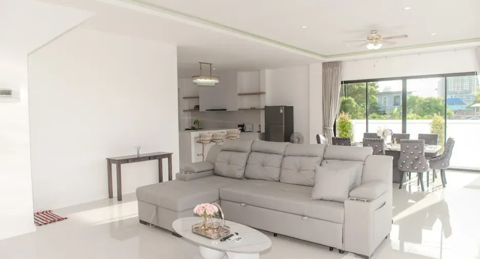 For sale and for rent 4 bedrooms villa in Jomtien, Pattaya