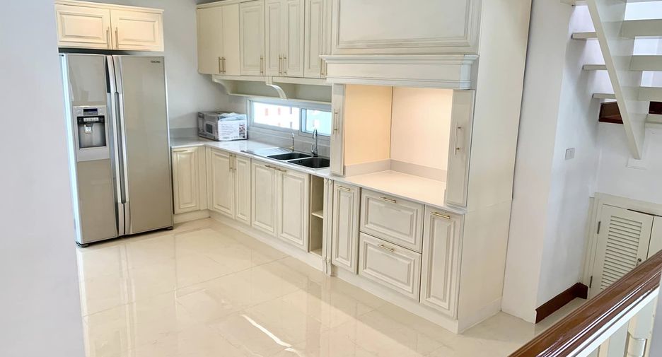For rent 3 bedrooms house in Mueang Chiang Mai, Chiang Mai