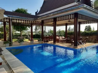 À vendre et à louer 4 chambres villa à Hua Hin, Prachuap Khiri Khan