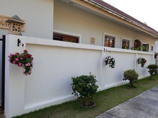À vendre et à louer 4 chambres villa à Hua Hin, Prachuap Khiri Khan