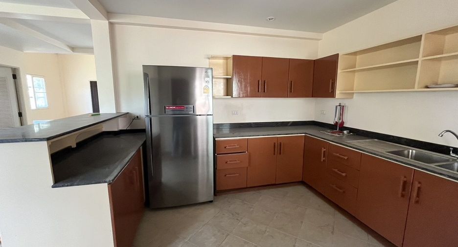 For rent 4 bedrooms house in Bang Lamung, Chonburi