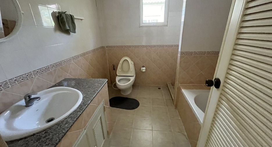 For rent 4 bedrooms house in Bang Lamung, Chonburi