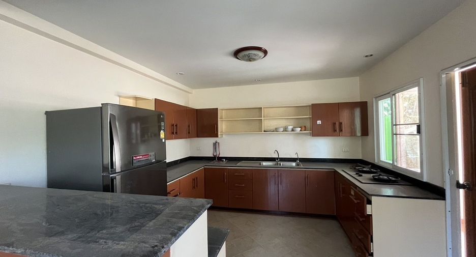 For rent 4 bedrooms house in Bang Lamung, Chonburi
