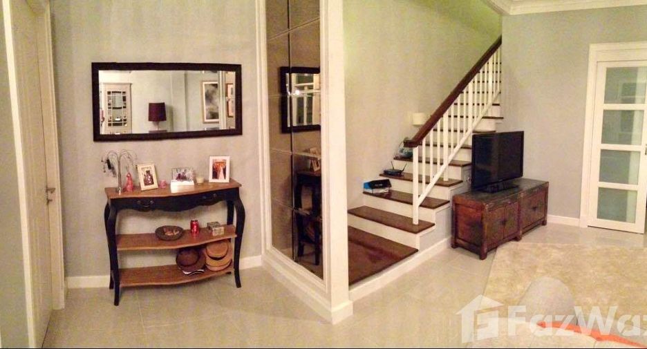 For sale and for rent 4 bedrooms townhouse in Watthana, Bangkok