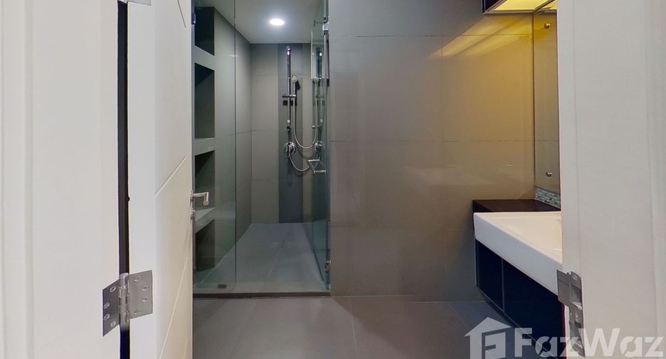 For sale 2 ベッドルーム condo in Khlong Toei, Bangkok