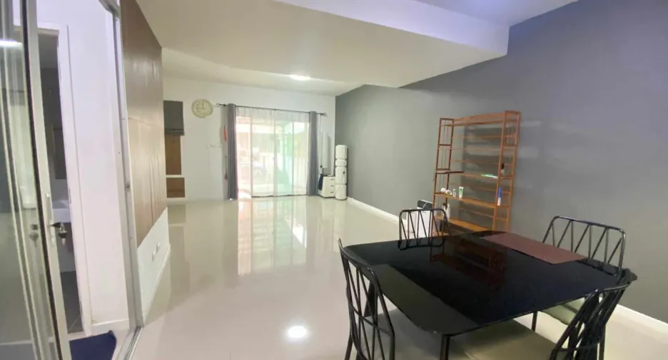 À vendre 3 chambres maison de ville à Bang Sao Thong, Samut Prakan