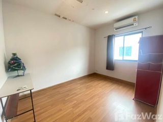 Casa adosada en venta de 3 habitaciones en Bang Sao Thong, Samut Prakan
