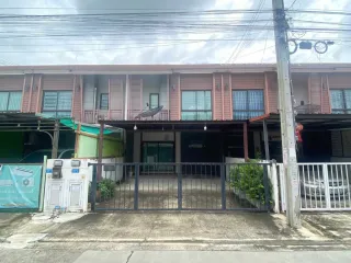 Casa adosada en venta de 3 habitaciones en Bang Sao Thong, Samut Prakan