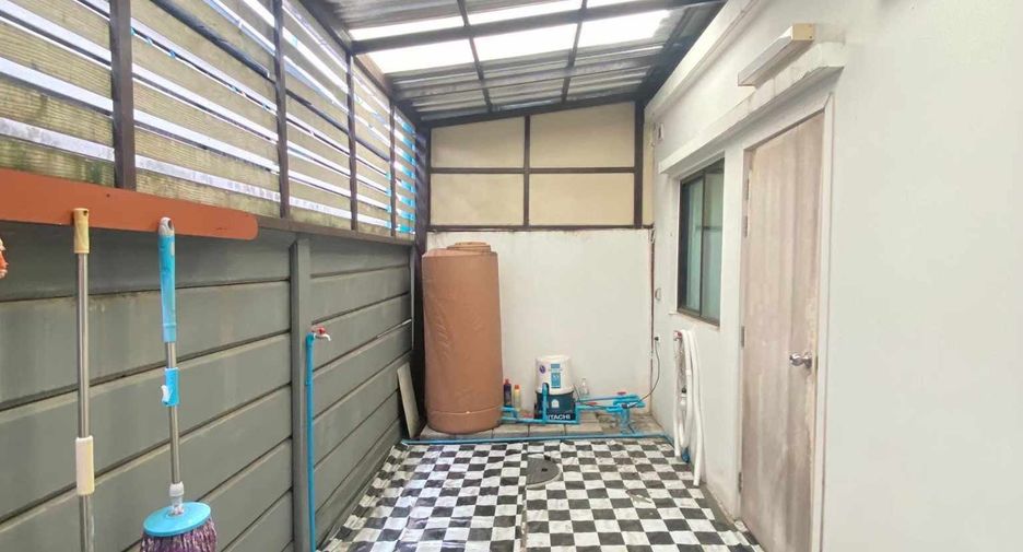Casa adosada en venta de 3 habitaciones en Bang Sao Thong, Samut Prakan