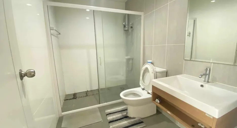 À vendre 3 chambres maison de ville à Bang Sao Thong, Samut Prakan