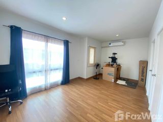 Casa adosada en venta de 3 habitaciones en Bang Sao Thong, Samut Prakan