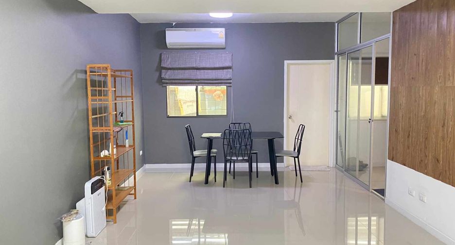 Casa adosada en venta de 3 habitaciones en Bang Sao Thong, Samut Prakan