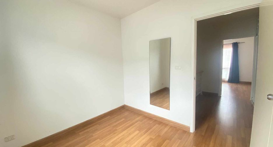À vendre 3 chambres maison de ville à Bang Sao Thong, Samut Prakan