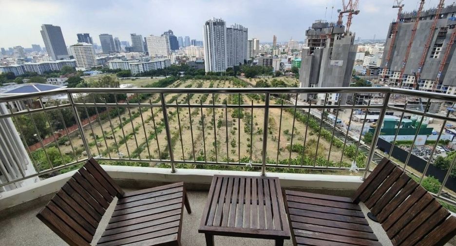 For sale 3 ベッドルーム condo in Huai Khwang, Bangkok