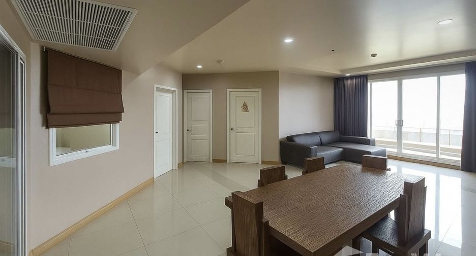 For sale 3 ベッドルーム condo in Huai Khwang, Bangkok