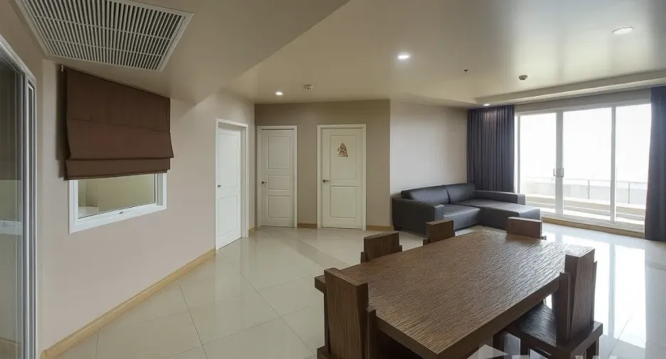 For sale 3 ベッドルーム condo in Huai Khwang, Bangkok