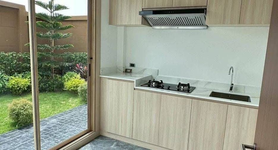 For rent 4 ベッドルーム villa in Bang Lamung, Chonburi