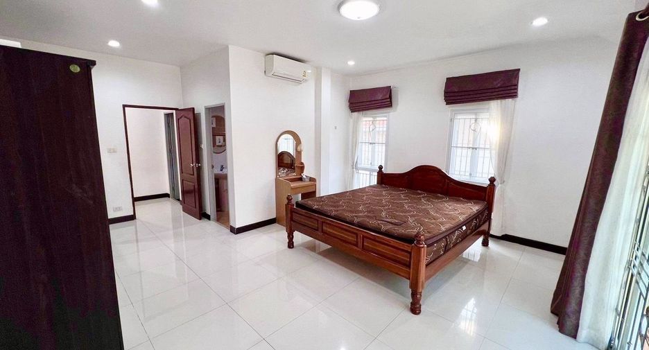 Casa en alquiler de 3 habitaciones en Bang Lamung, Chonburi