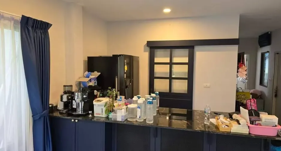 For sale 4 bedrooms house in Prawet, Bangkok