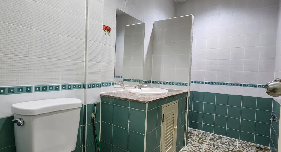For rent 3 bedrooms townhouse in Mueang Phuket, Phuket