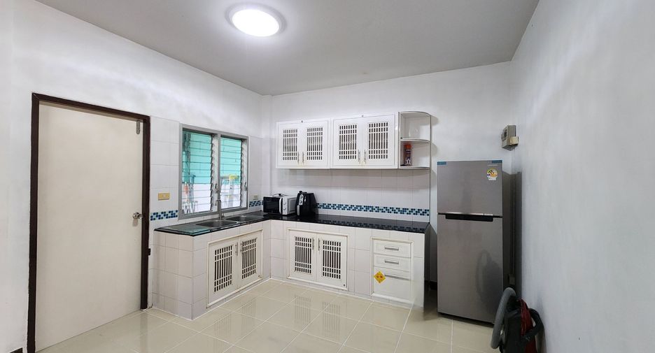 For rent 3 bedrooms townhouse in Mueang Phuket, Phuket