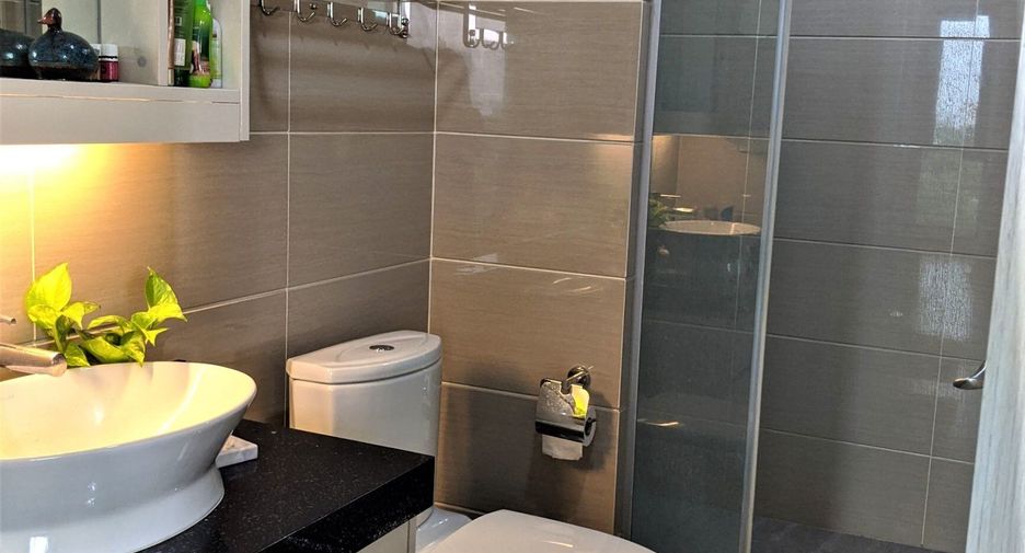 À vendre 2 chambres condo à Huai Khwang, Bangkok