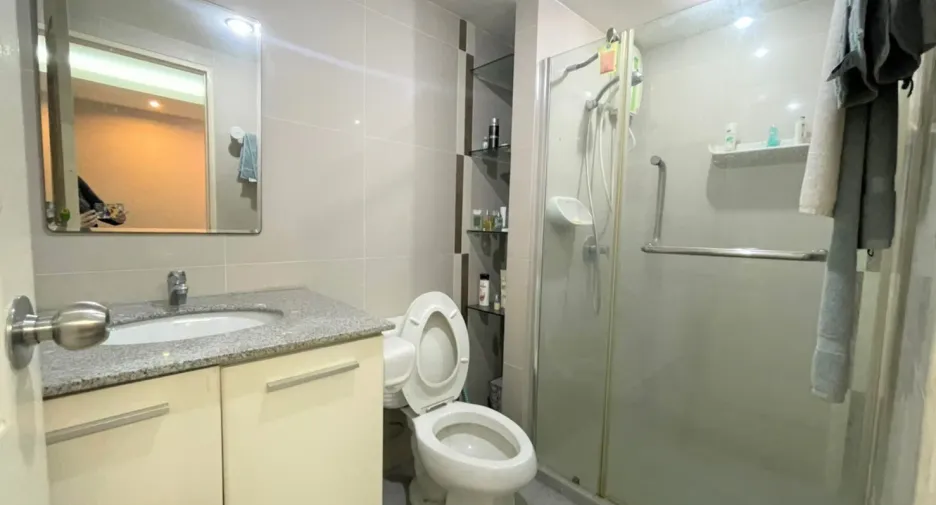 For sale 1 bed condo in Khlong Toei, Bangkok