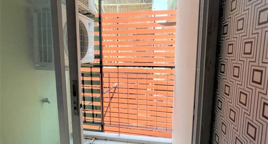 For sale 1 bed condo in Khlong Toei, Bangkok