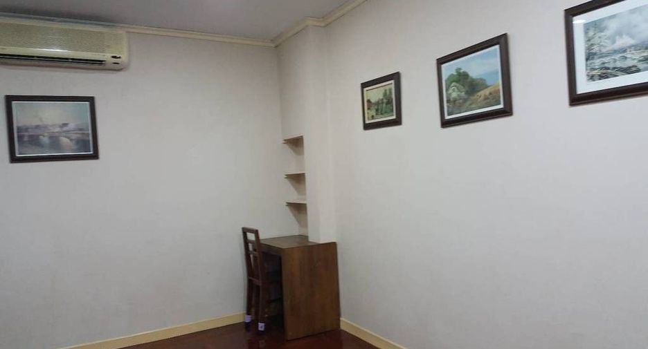 Casa en venta de 5 habitaciones en Lat Phrao, Bangkok