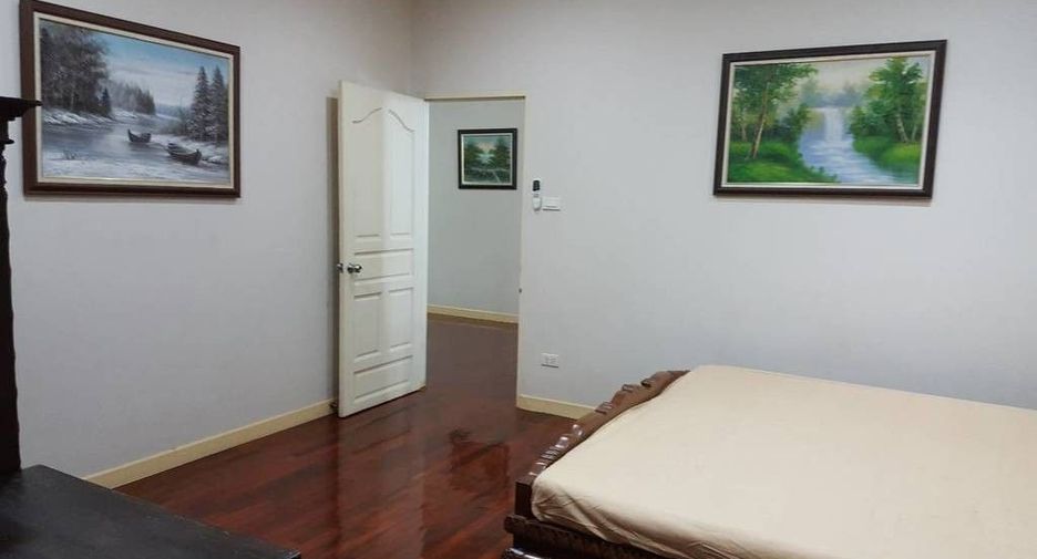Casa en venta de 5 habitaciones en Lat Phrao, Bangkok