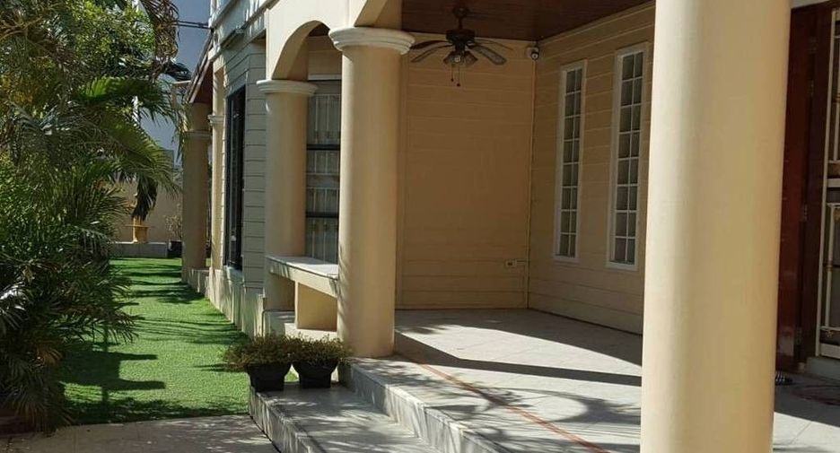 Casa en venta de 5 habitaciones en Lat Phrao, Bangkok
