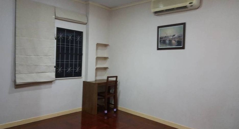 Casa en venta de 5 habitaciones en Lat Phrao, Bangkok