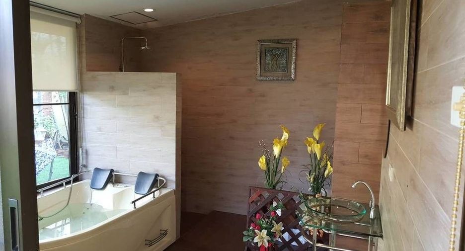 Casa en venta de 5 habitaciones en Lat Phrao, Bangkok