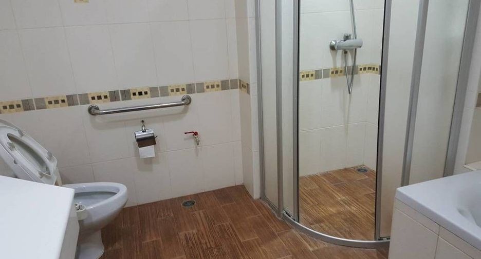 Casa en venta de 5 habitaciones en Lat Phrao, Bangkok