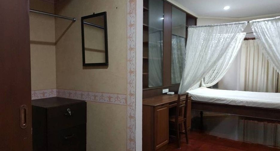 Casa en venta de 5 habitaciones en Lat Phrao, Bangkok