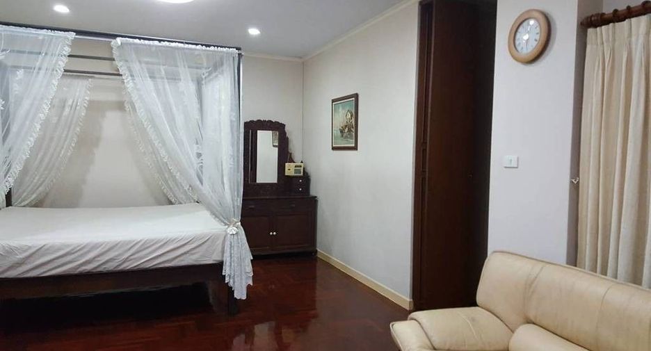 Casa en venta de 5 habitaciones en Lat Phrao, Bangkok