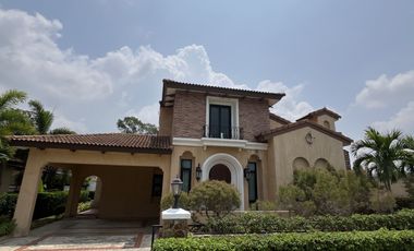 For rent 3 ベッドルーム villa in Sattahip, Chonburi