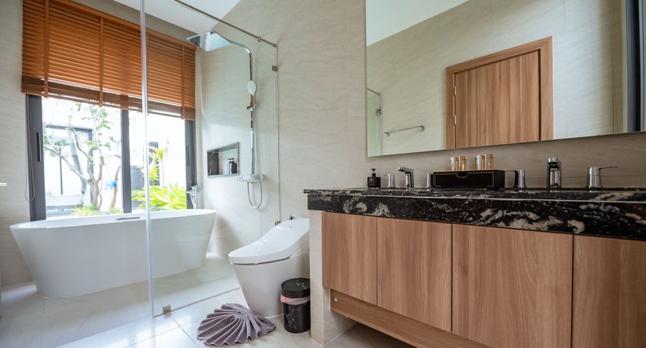 For rent 4 bedrooms villa in Mueang Phuket, Phuket