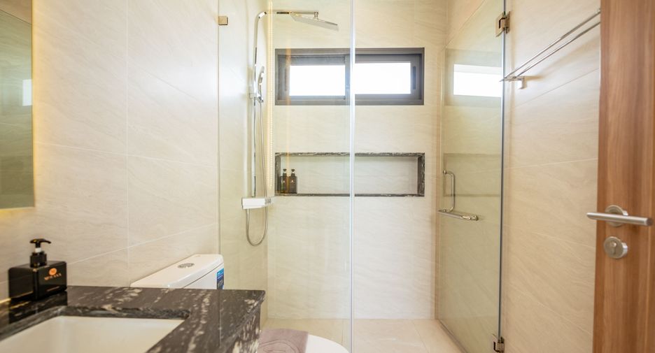 For rent 4 bedrooms villa in Mueang Phuket, Phuket