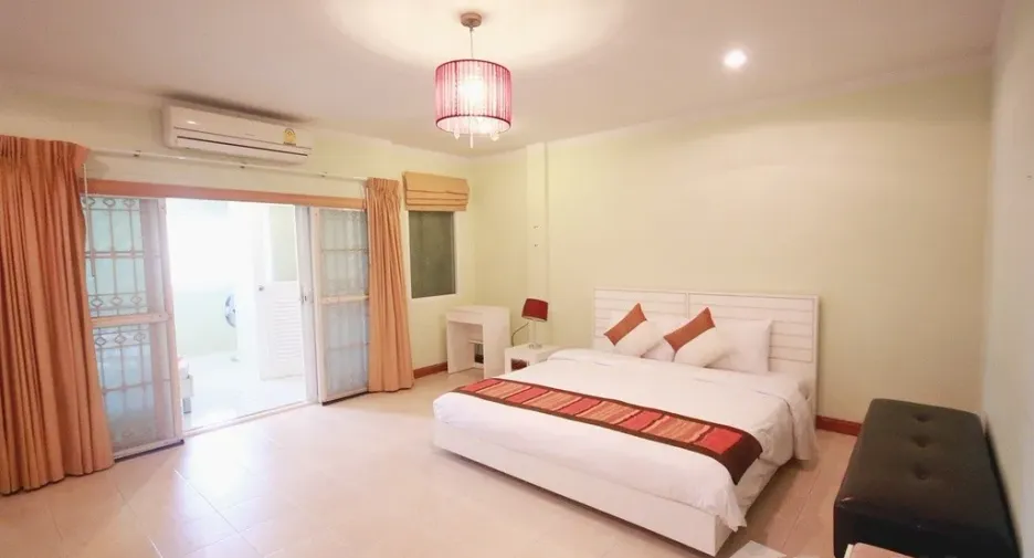 For sale 5 bedrooms townhouse in Hua Hin, Prachuap Khiri Khan