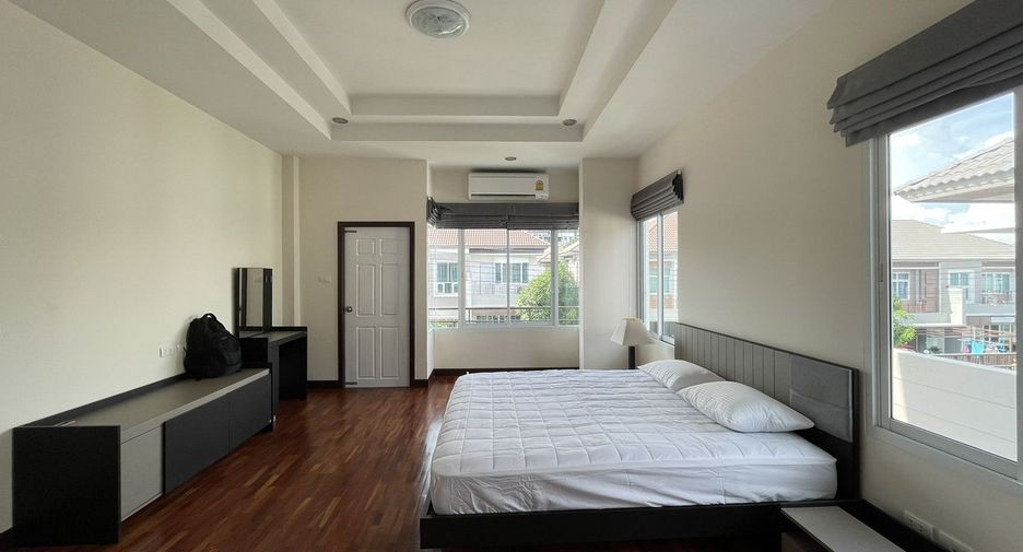 For rent 3 bedrooms house in Si Racha, Chonburi