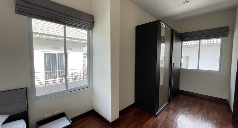 For rent 3 bedrooms house in Si Racha, Chonburi