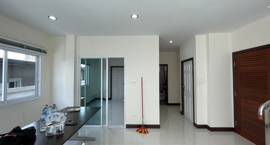 For rent 3 bedrooms house in Si Racha, Chonburi
