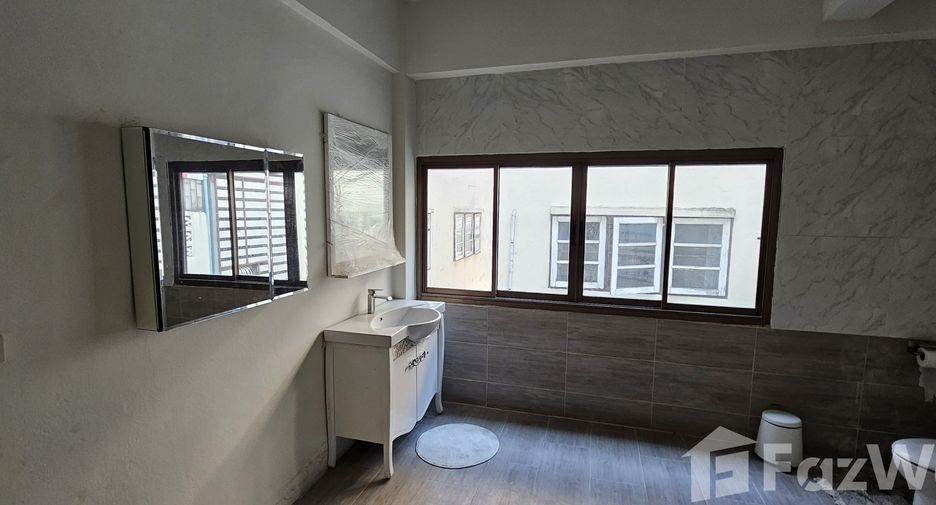 For sale 9 bedrooms retail Space in Bang Khae, Bangkok