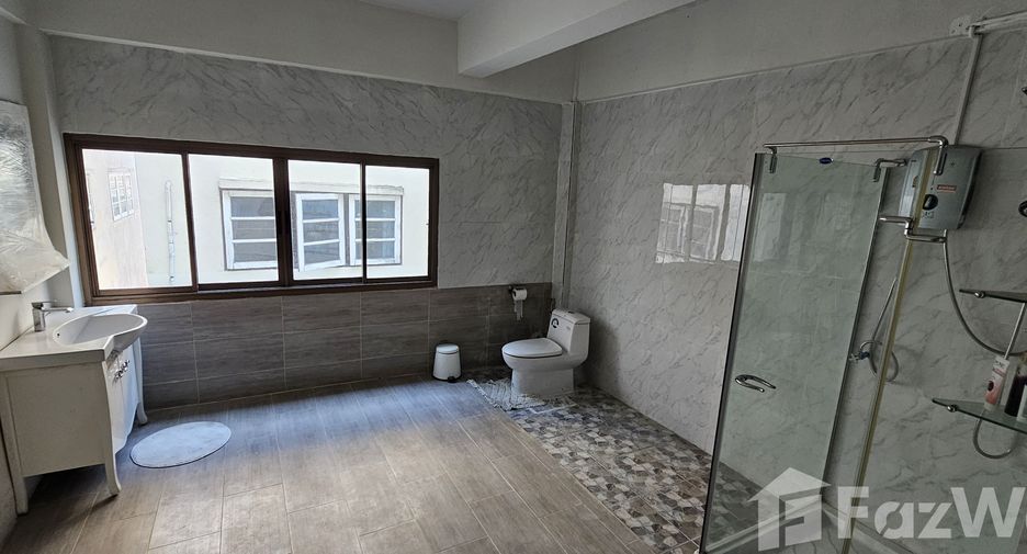 For sale 9 bedrooms retail Space in Bang Khae, Bangkok