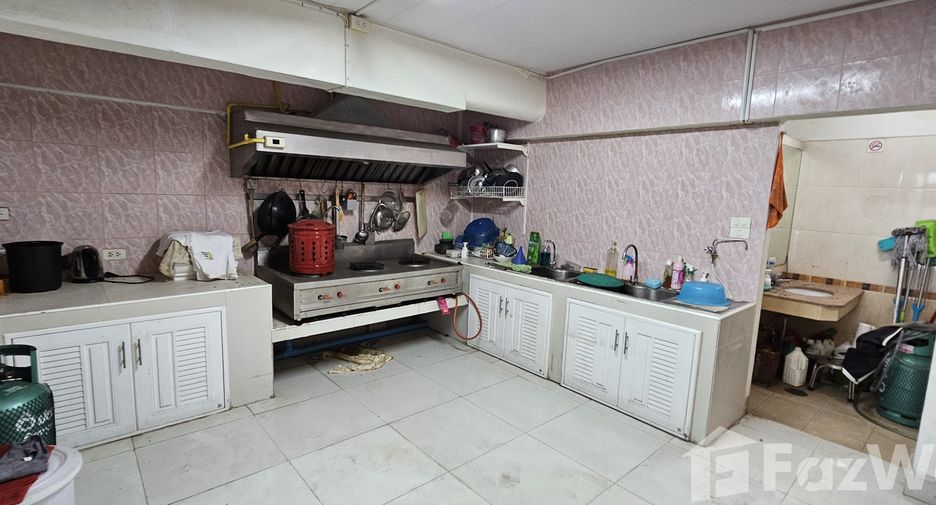 For sale 9 bedrooms retail Space in Bang Khae, Bangkok