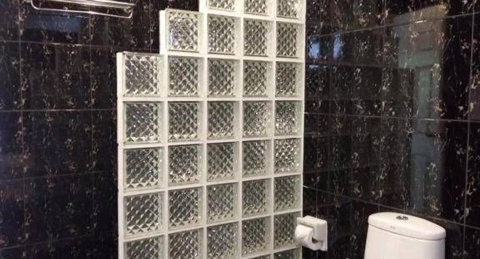 À vendre et à louer 7 chambres villa à Bang Lamung, Chonburi